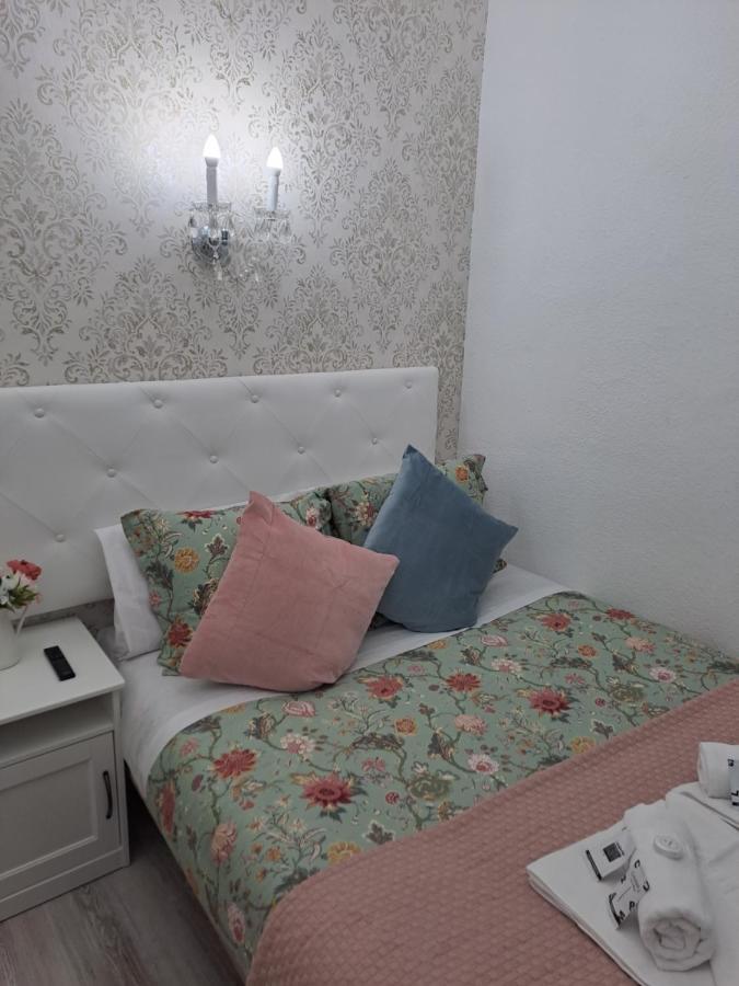 Hostal Milan Madrid Esterno foto