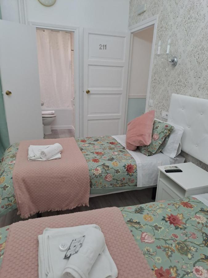 Hostal Milan Madrid Esterno foto