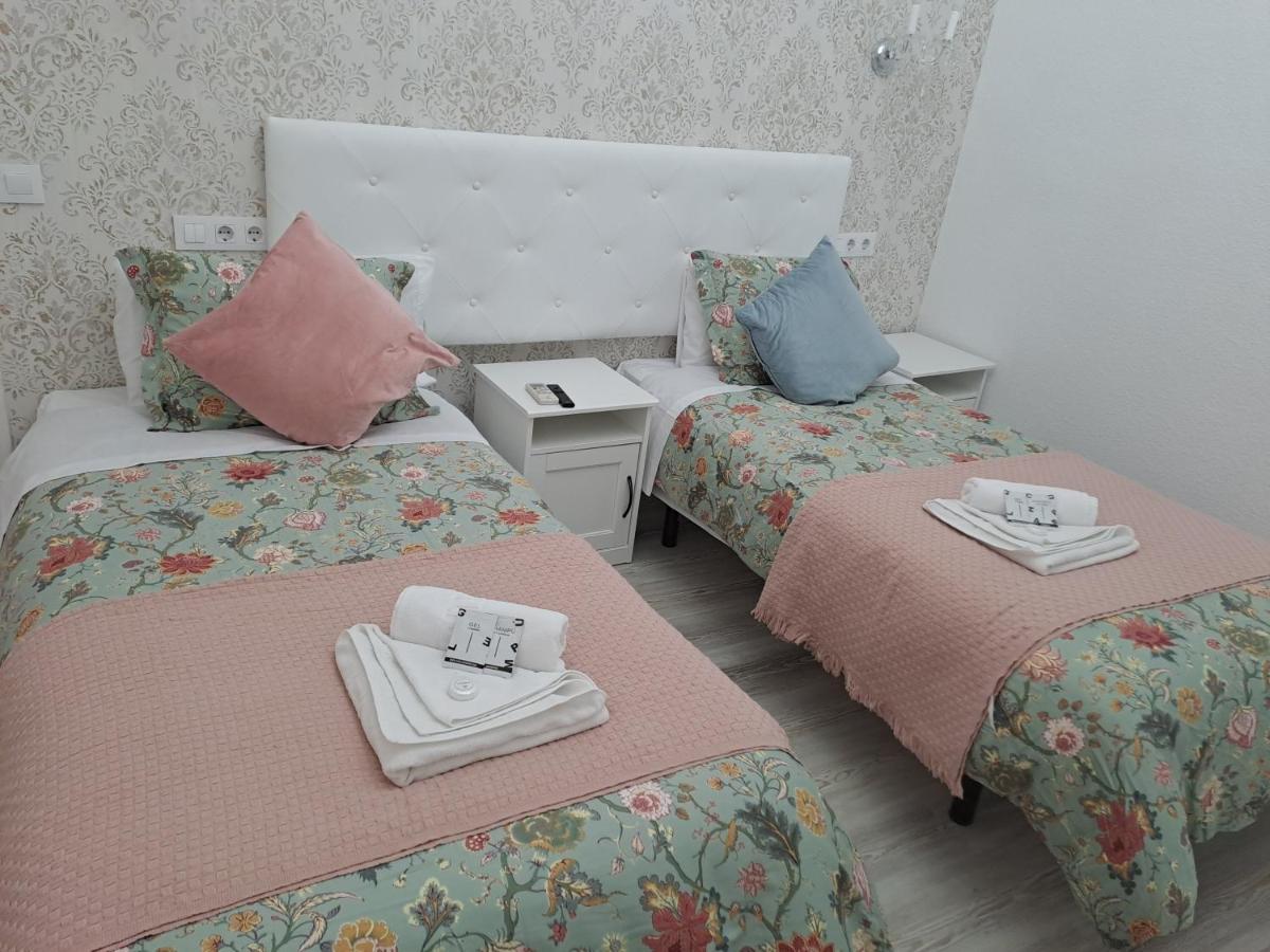 Hostal Milan Madrid Esterno foto