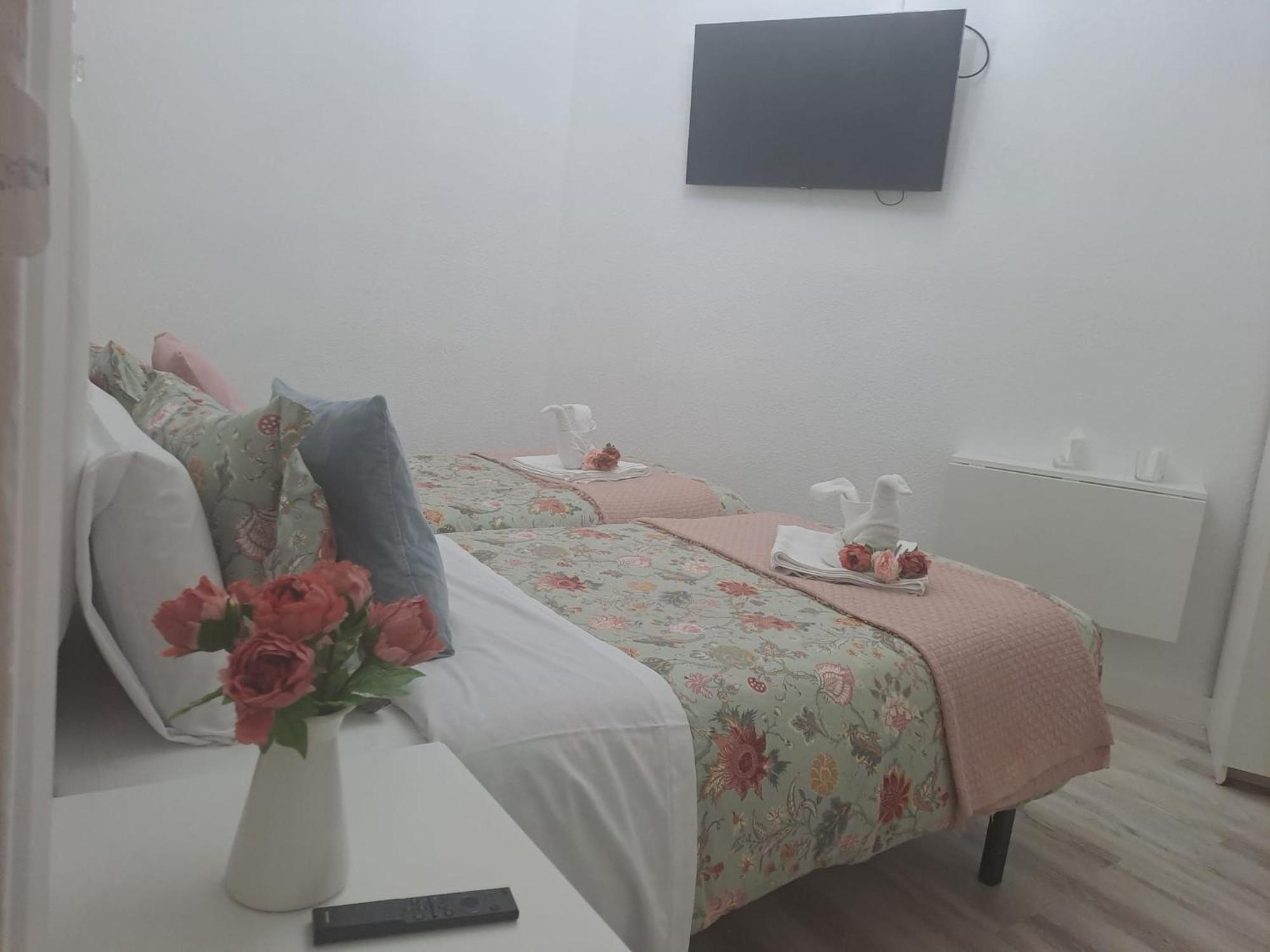 Hostal Milan Madrid Esterno foto
