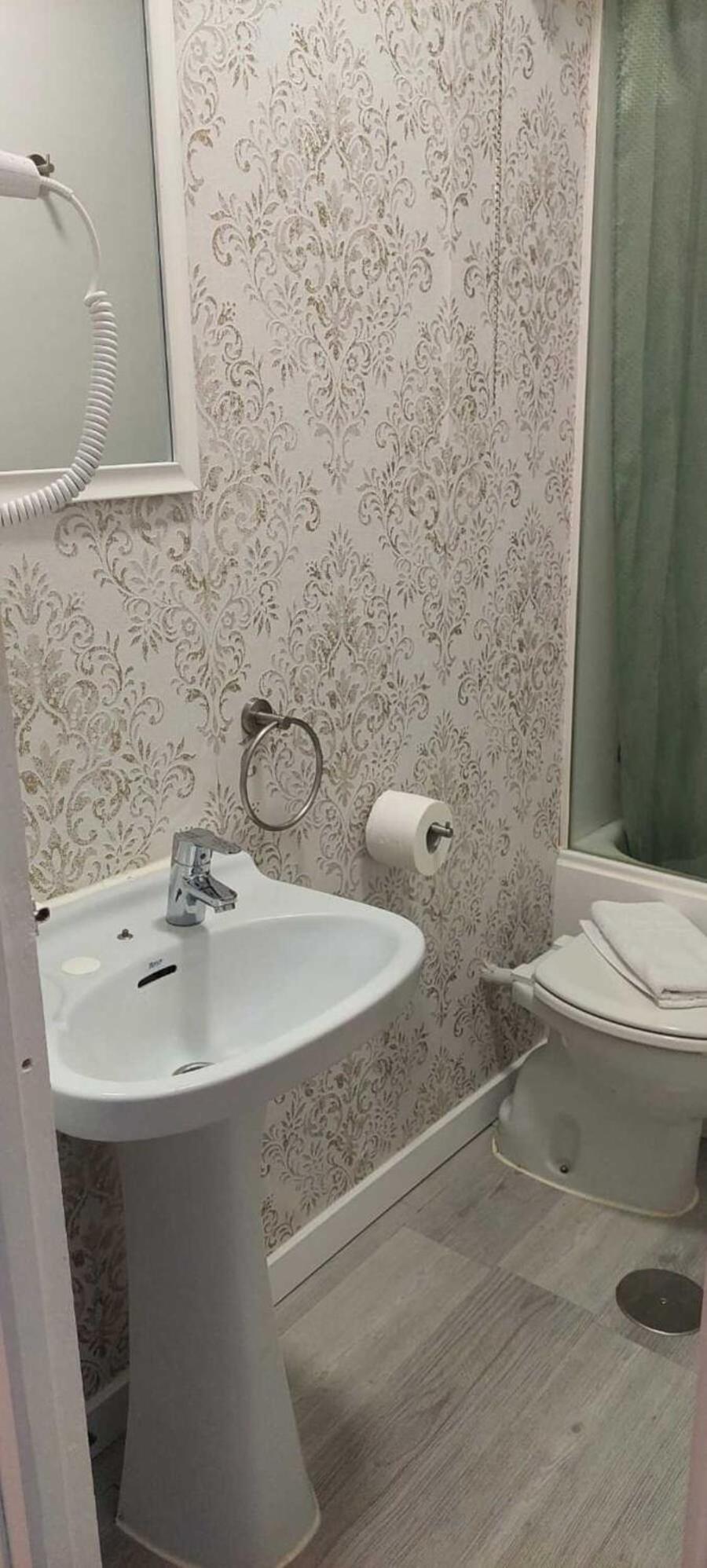 Hostal Milan Madrid Esterno foto