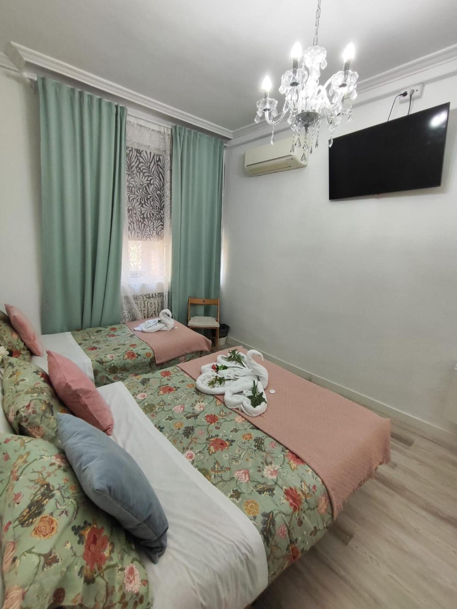 Hostal Milan Madrid Esterno foto