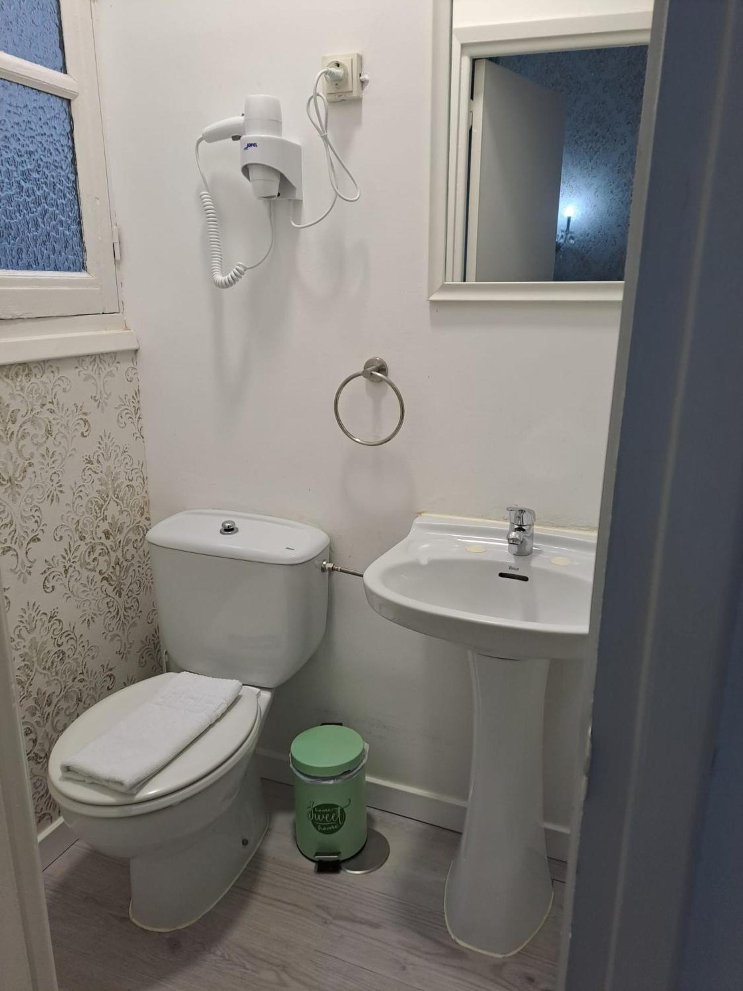 Hostal Milan Madrid Esterno foto