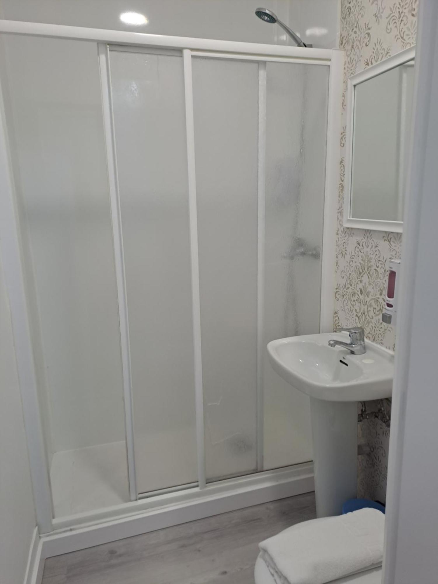 Hostal Milan Madrid Esterno foto