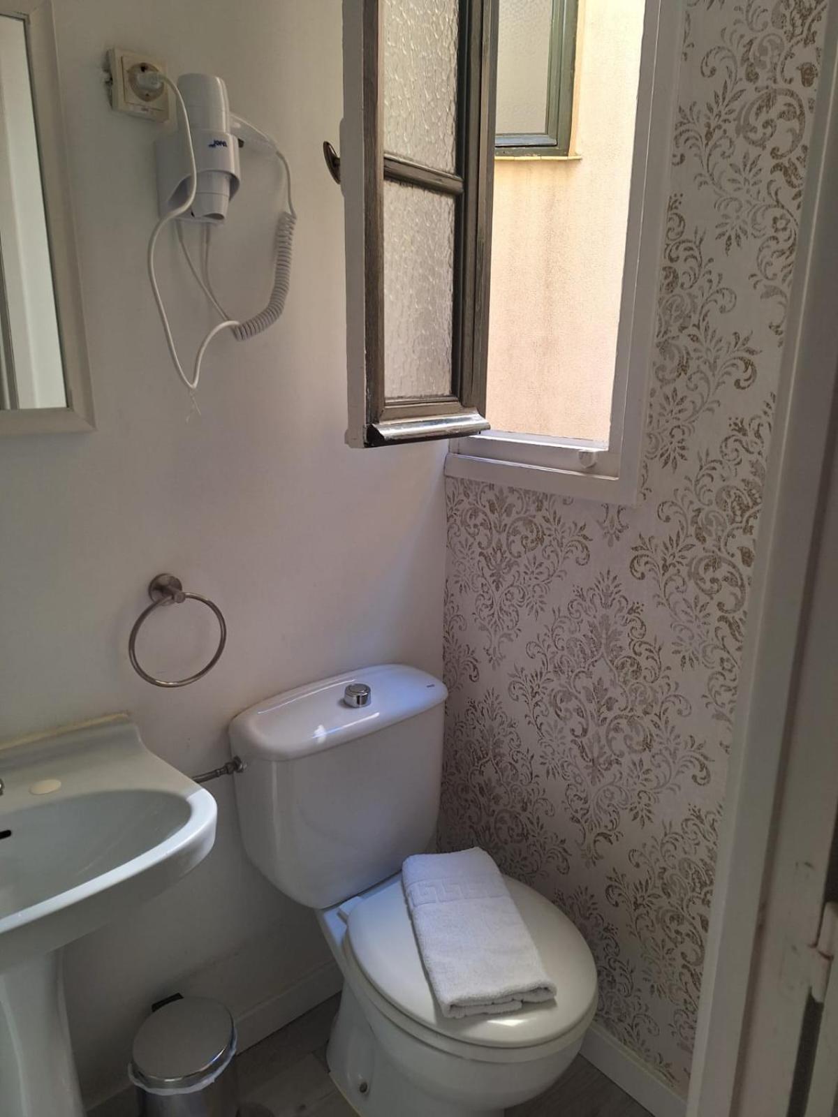Hostal Milan Madrid Esterno foto