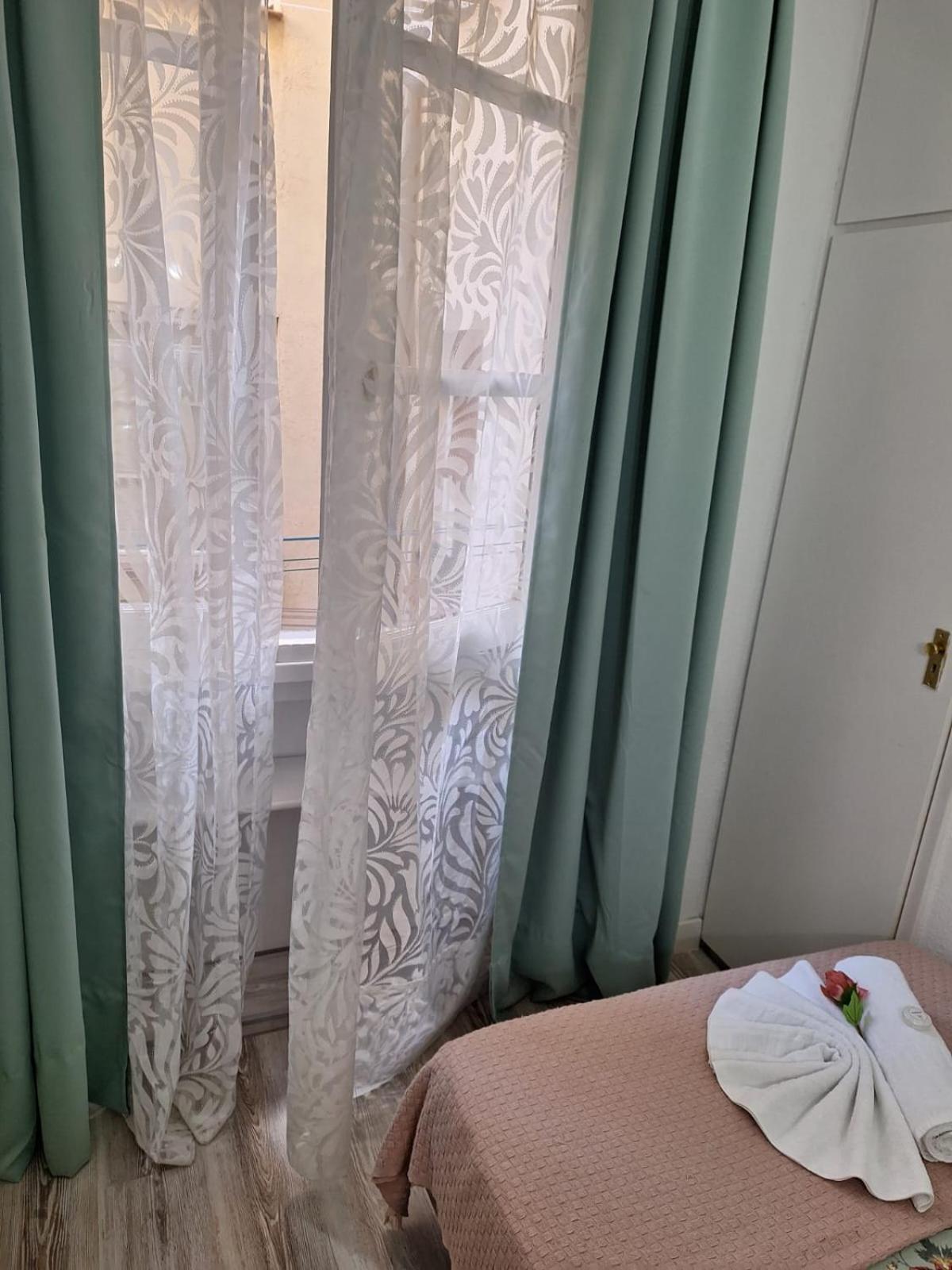 Hostal Milan Madrid Esterno foto